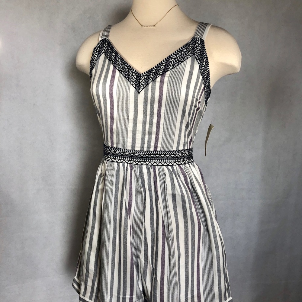 🎁🎄🆕SALE🎉Striped Romper w/pockets - Picture 7 of 8